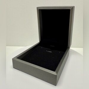 Elegant Gray Necklace/Pendant Gift Box